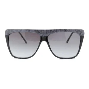 Fashionable Frames for the Seasoned Trendsetter